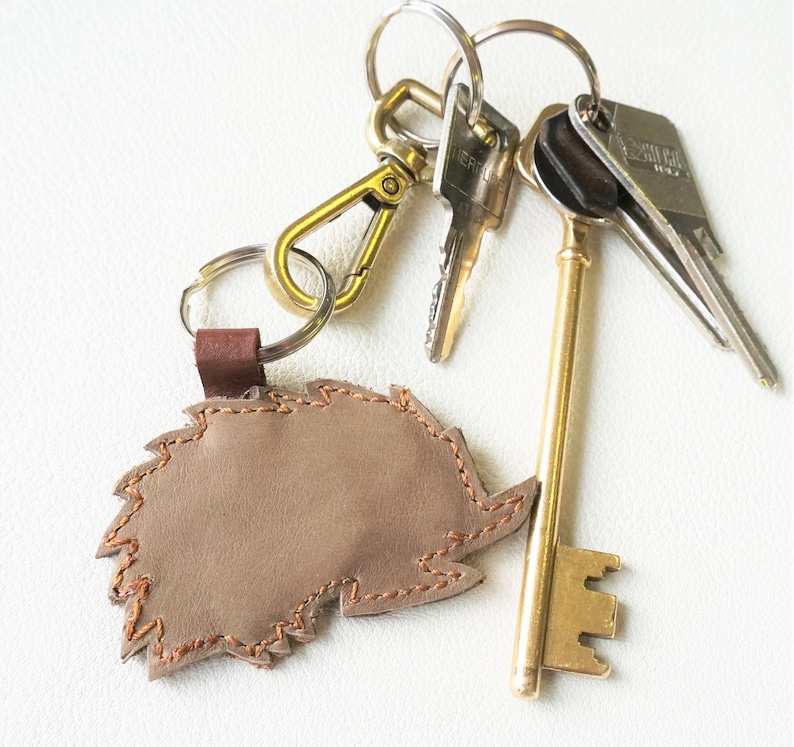 Key door or jewel bag hedgehog in brown leather