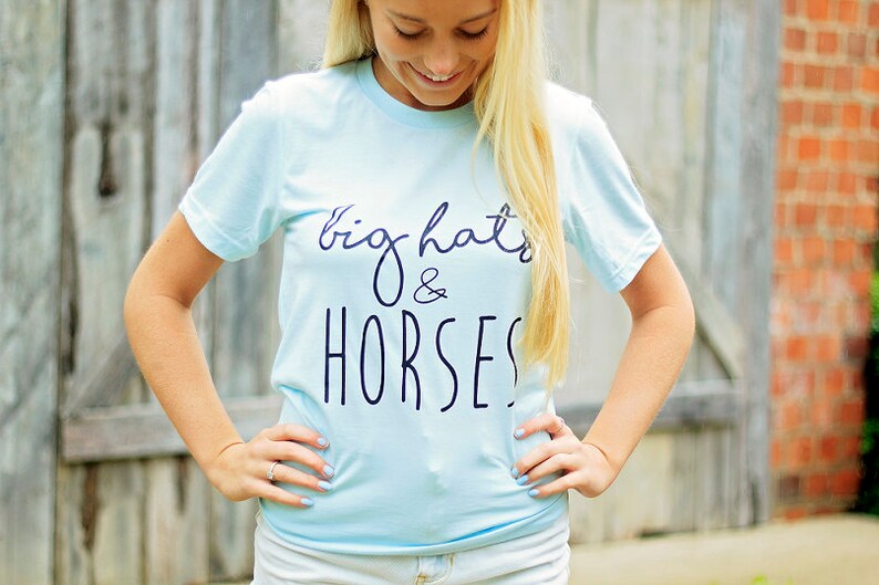 Kentucky Derby Shirt for Women / Kentucky Shirt / Big Hats and Horses Shirt / Derby Party / Big Hats and Horses / Horses / Derby Shirt / Ky 