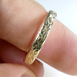 14k Solid Gold Carved Detail Wedding Band Ring, Victorian Style Wedding Band, 14k Handmade Stacking Ring, Carved Delicate Gold Ring