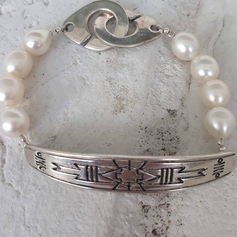 Unisex Pearl Bracelet Pearl Silver Statement Bracelet Handmade Silver Closure Bracelet Pearl Statement Bracelet Silver /& Pearl Bracelet