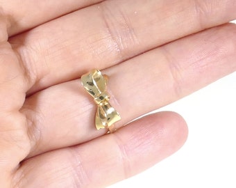 14k guld rosettring: Delikat handgjord midi-ring