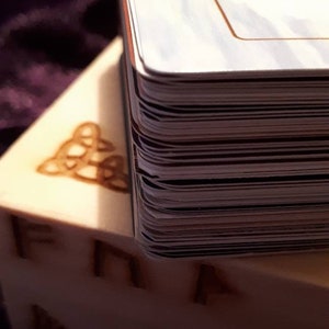 Séries et cartes simples dépareillées - Cartes simples aléatoires ou spécifiques et arcanes complets provenant de plusieurs jeux de tarot de 12 x 7 cm *plus CADEAU GRATUIT*