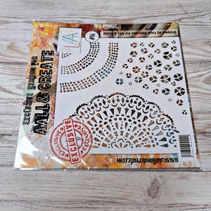 Stencil per sfondo e texture con tecniche miste per l'arredamento della casa riciclato