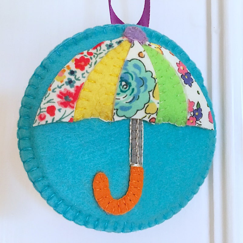 CENWA How I Met Your Mother Inspired Gift There Are Two Big Days In Any Love Story Yellow Umbrella Keychain HIMYM Fans Gift (There Are Two Big Days K - Foto 6