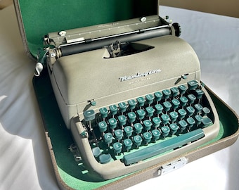 Beautiful 1953 Remington Office Riter Manual Typewriter, Works! Post WW2 Era, Excellent Condition, With Original Case
