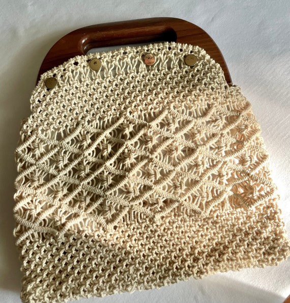 Vintage 1970s Boho Macrame Hand Bag Crochet, Wood… - image 6