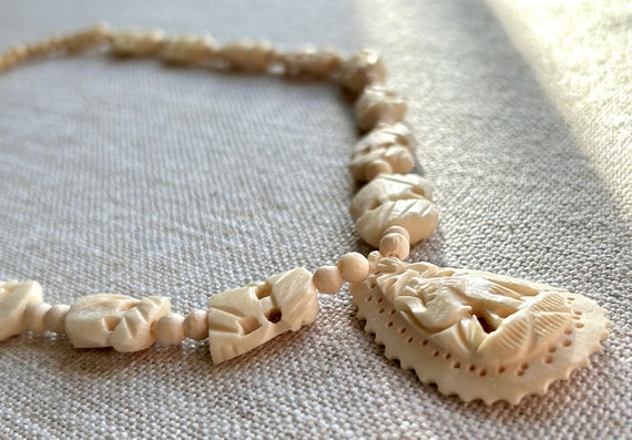 Vintage Carved Beaded Elephants Necklace, Excelle… - image 3