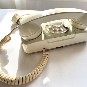 Pretty Vintage 1960's Monophone Automatic Electric Telephone Type 182 Phone "Starlite" White Phone, Rotary Dial, Nice Coiled Cord!