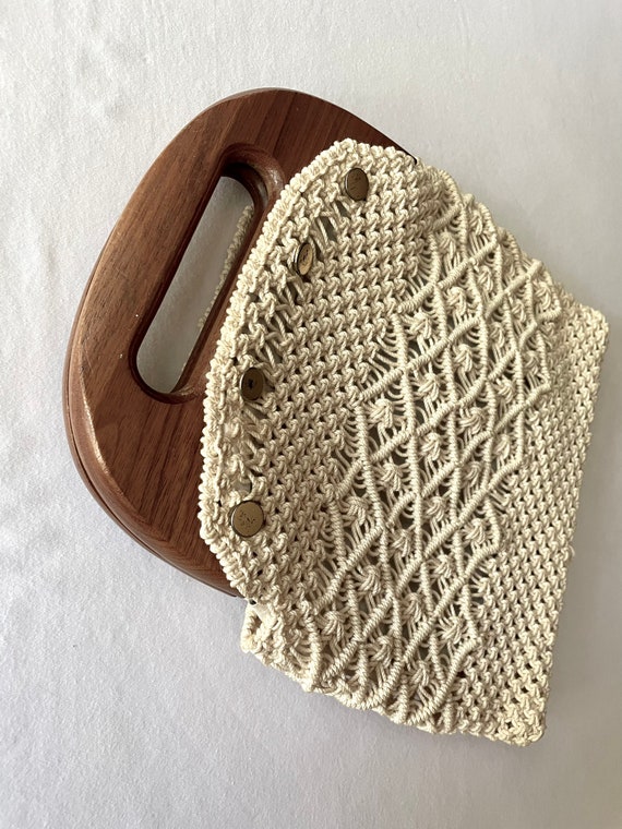 Vintage 1970s Boho Macrame Hand Bag Crochet, Wood… - image 7