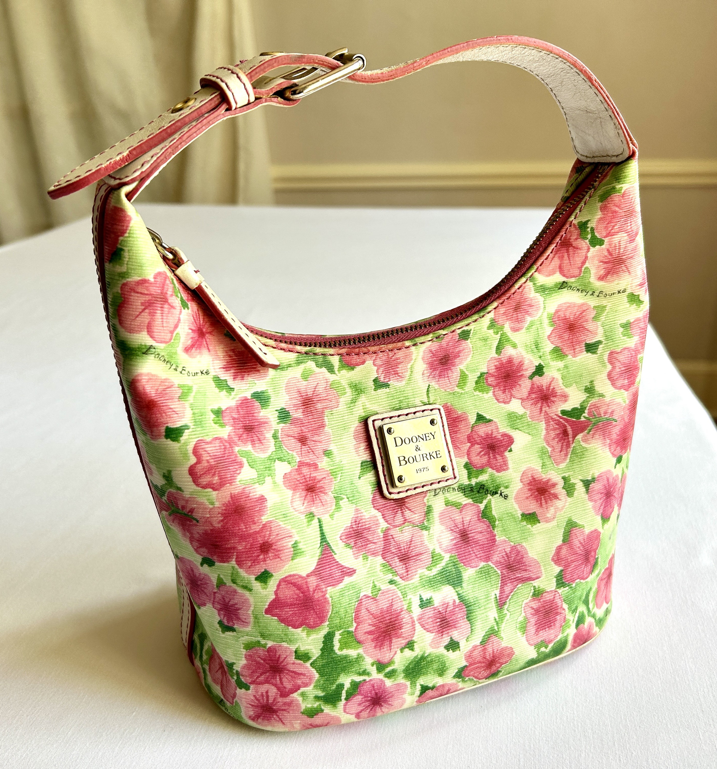 Pretty Vintage Spring Dooney & Bourke Bucket, Shoulder Bag With