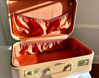 Beautiful 1950s Lady Baltimore Train Case Suitcase, Gleaming Satin Lining, Hardshell Luggage, Overnight Case