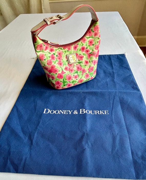 Dooney & Bourke フラワープリント ショルダーバッグ Pretty Vintage Spring Dooney & Bourke Bucket, Shoulder Bag With