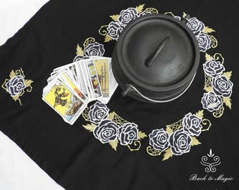 Reduced price! Altar / Tarot Divination Cloth with black roses. Witchy style. Witchcraft. Esoteric accessories.
