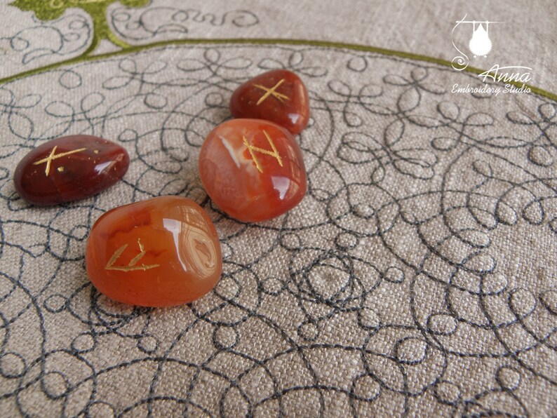 Linen Divination Cloth with Embroidery, Rune Casting Mat, Tarot Altar Cloth image 9
