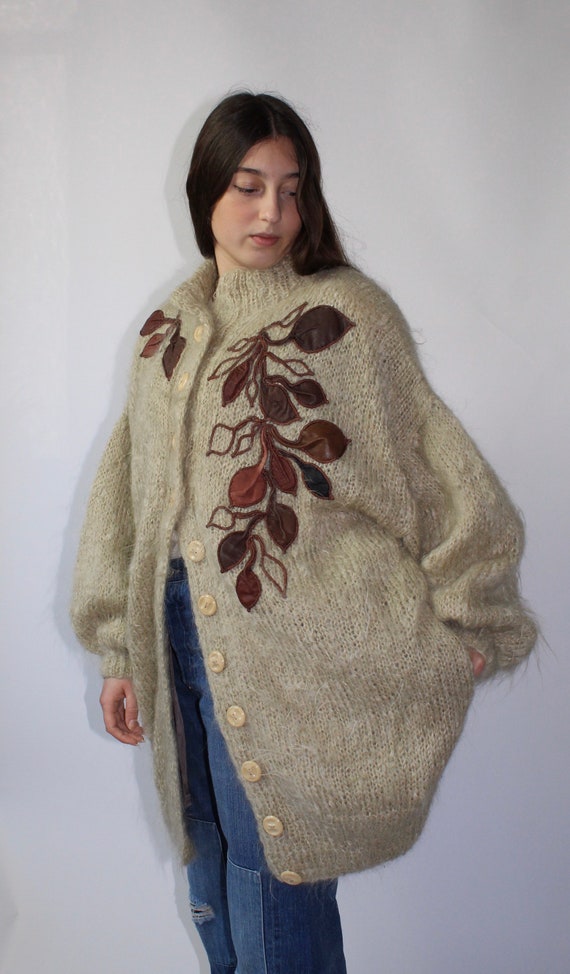 Oatmeal 80s mohair oversized knitted appliqué card