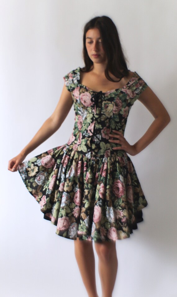 lace up bodice dress