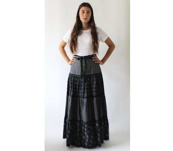 Monochrome floral patchwork cotton 70s prairie max