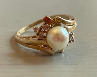 Vintage 14Kt Gold Pearl and Diamond Ring