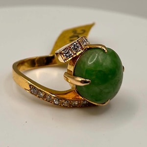Vintage 14K Ladies Jade and Diamond Ring
