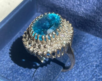 Vintage 14K Gold Ring with Oval Blue Topaz