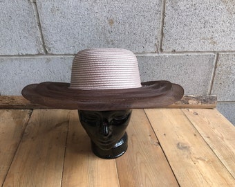 Sombrero vintage de ala ancha de paja lila suave // Ribete de crinolina y lazo // Sombrero formal de verano // Sombrero de jardín para bodas // Talla 6 3/4
