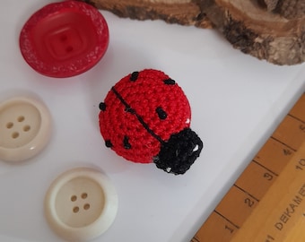 Broche de Mariquita de Ganchillo, Ganchillo Miniatura, Mariquita, Insectos de Jardín