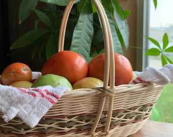 Handwoven Wicker Vegetable Basket: Cottage Kitchen Decor
