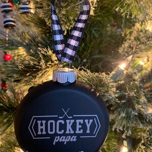 Ornement rondelle de hockey - Papa