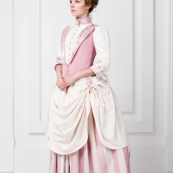 Elegante vestido victoriano para caminar: vestido de tournure de las décadas de 1870 y 1880 para recreación histórica y steampunk.