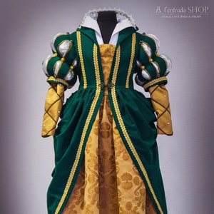 Royal Renaissance dress. Velvet ren faire dress. Robe renaissance green with gold. Renaissance gown style of Tudor dress.