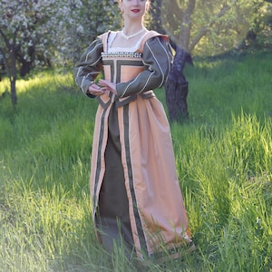 Elizabethan Inspired Tudor Gown for Renaissance and Medieval Events