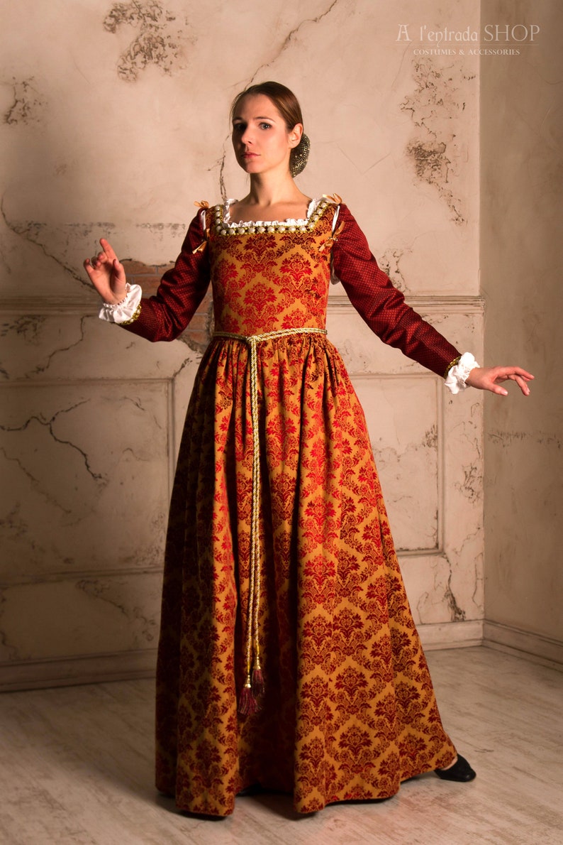 Robe Renaissance. Robe renaissance italienne de couleur ...