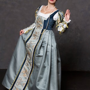 Elegant 15th Century Italian Renaissance Gown - Medieval Princess Dress for Historical Fairs & Cosplay