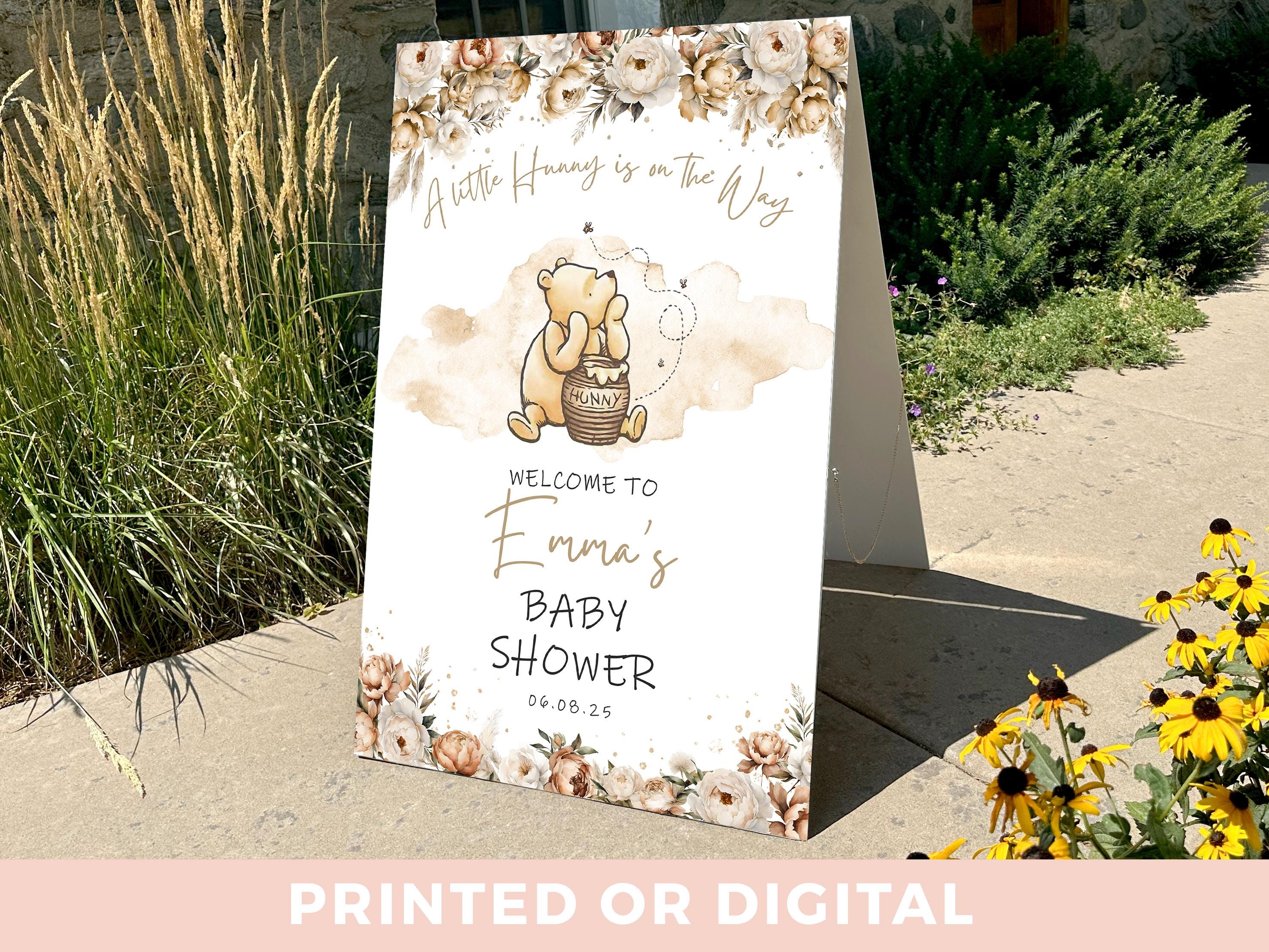 Letrero de bienvenida para baby shower de Winnie the Pooh: un pequeño conejito está en camino, letrero de espuma, póster de bienvenida beige para baby shower.