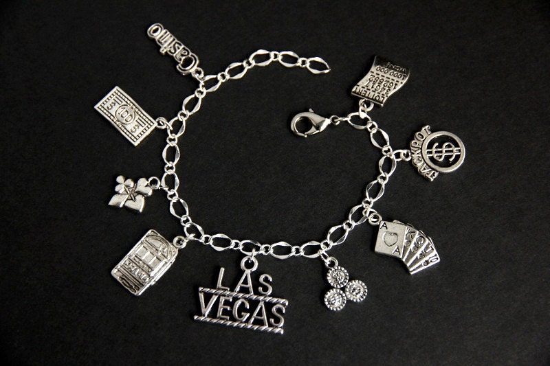 Las Vegas Personalized Bracelets, Girls Trip Gifts, Lucky Four Leaf Clover and Dice for Vegas Trips, Matte Black Dainty Bracelet Set