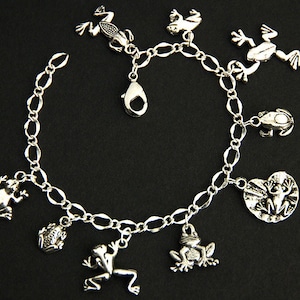 Frog Bracelet.  Animal Lover Charm Bracelet. Amphibian Bracelet. Frog Lover Bracelet. Animal Bracelet. Silver Bracelet. Handmade Jewelry.