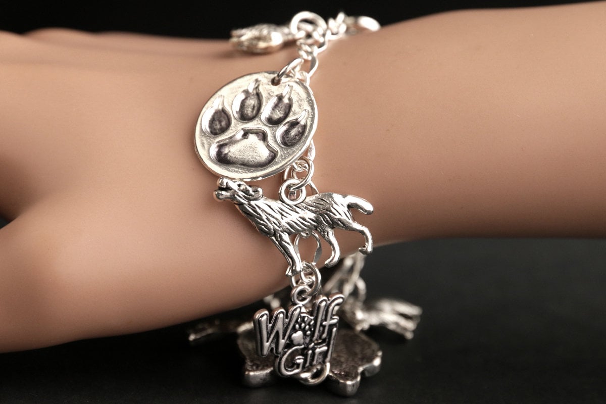 Wolf Bracelet. Animal Lover Charm Bracelet. Wolves Bracelet. Etsy UK
