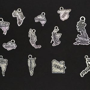 Landhaus Charms. Internationaler Charme. 2 Charms als Zusatz für Armband Charm oder Ketten Charm. Versilbert Charm.