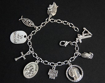 Virgin of Carmel Bracelet. Catholic Bracelet. Charm Bracelet. Christian Bracelet. Catholic Jewelry. Religious Bracelet. Handmade Jewelry.