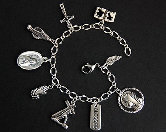 Maria Rosa Mystica Bracelet. Catholic Bracelet. Catholic Medal Charm Bracelet. Catholic Jewelry. Religious Bracelet. Handmade Jewelry.