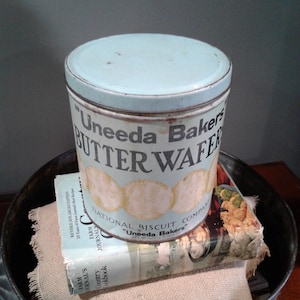 Vintage Uneeda Bakers Butter Wafers Tin/ Vintage Advertising Tin National Biscuit Co./ Farmhouse Kitchen Decor/ Rustic Decor