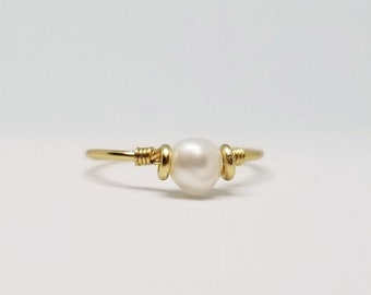 Freshwater Pearl Gold Wire Ring