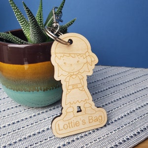 Etiquette pirate personnalisée pour sac d'école, de livre ou de sport pour enfant. Étiquette pour boîte à lunch, étiquette en bois à clip pour enfants. Fille ou garçon pirate