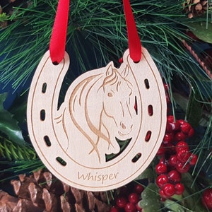 Decoración De Navidad De Herradura Con Adornos De Caballos Sobre Fondo De  Madera Foto de archivo - Imagen de caballo, diciembre: 176565220