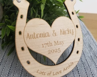 Ferro di cavallo personalizzato con qualsiasi nome e data, tradizionale ferro di cavallo per mamma e papà per la sposa, aggiungi qualsiasi testo, qualcosa di blu e nuovo