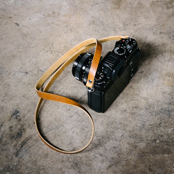 Minimalist Leather Camera Strap - Cavalier x Rivet