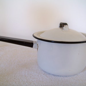 Vintage Granite Cooking Pan Enamelware 1 1/2 Qt. Stock Pot Cookware With Lid Farm House Decor