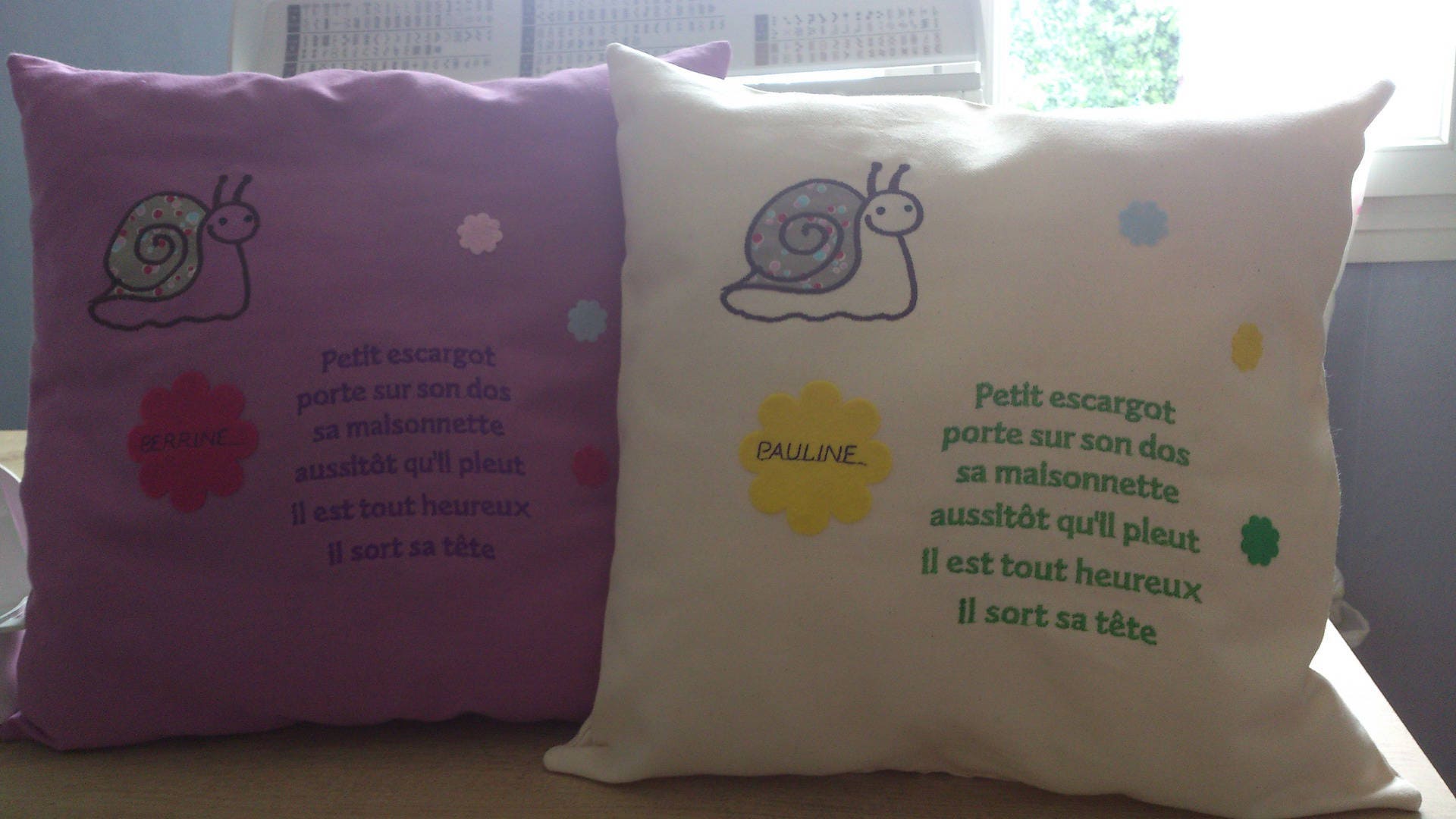 Coussin Enfant Brodé Personnalisé Appliqué Petit Escargot, Coussin Décoration de Chambre d'enfant, E