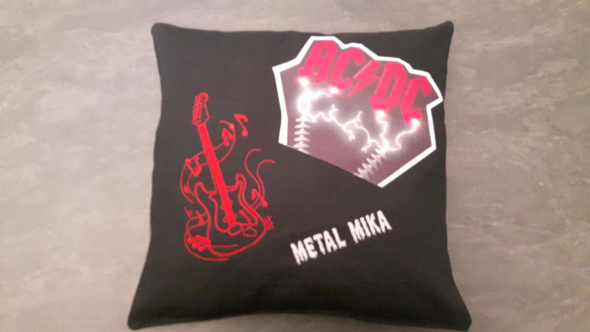 Coussin Musique Décoratif, Coussin Personnalisé Brodé Noir, Coussin Fait Main, Métal, Coussin Guitar