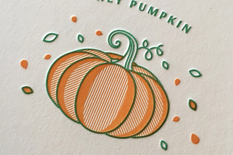 Cartolina D'auguri Di Halloween Felice Con Scrte, Zucche Intagliate E Decorazioni 5741900